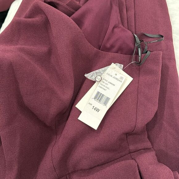 Twist Halter Neck Jumpsuit - Picture 3 of 4